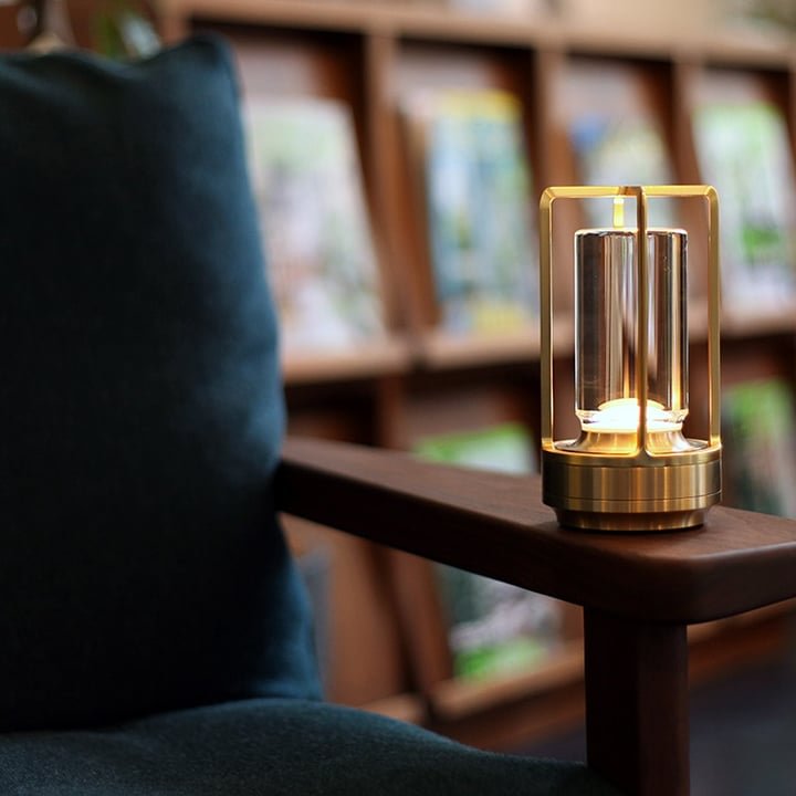 CrystalGlow – Elegant Dimmable Table Lamp with Crystal Ambience