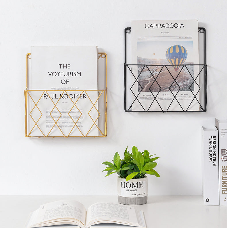 Wall-Mounted Magazine Rack Made of Metal Wire with Geometric Diamond Pattern