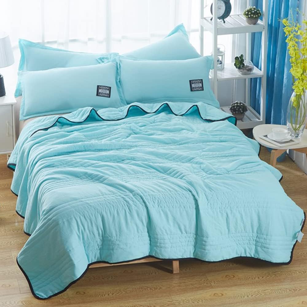 GlacierBreeze – Luxe Cooling Blanket for Ultimate Sleep Comfort