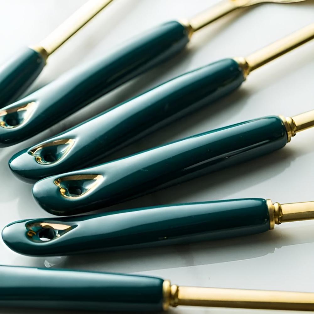 LuxeGold – Elegant RVS Kookgerei Set voor Stijlvol Koken en Serveren
