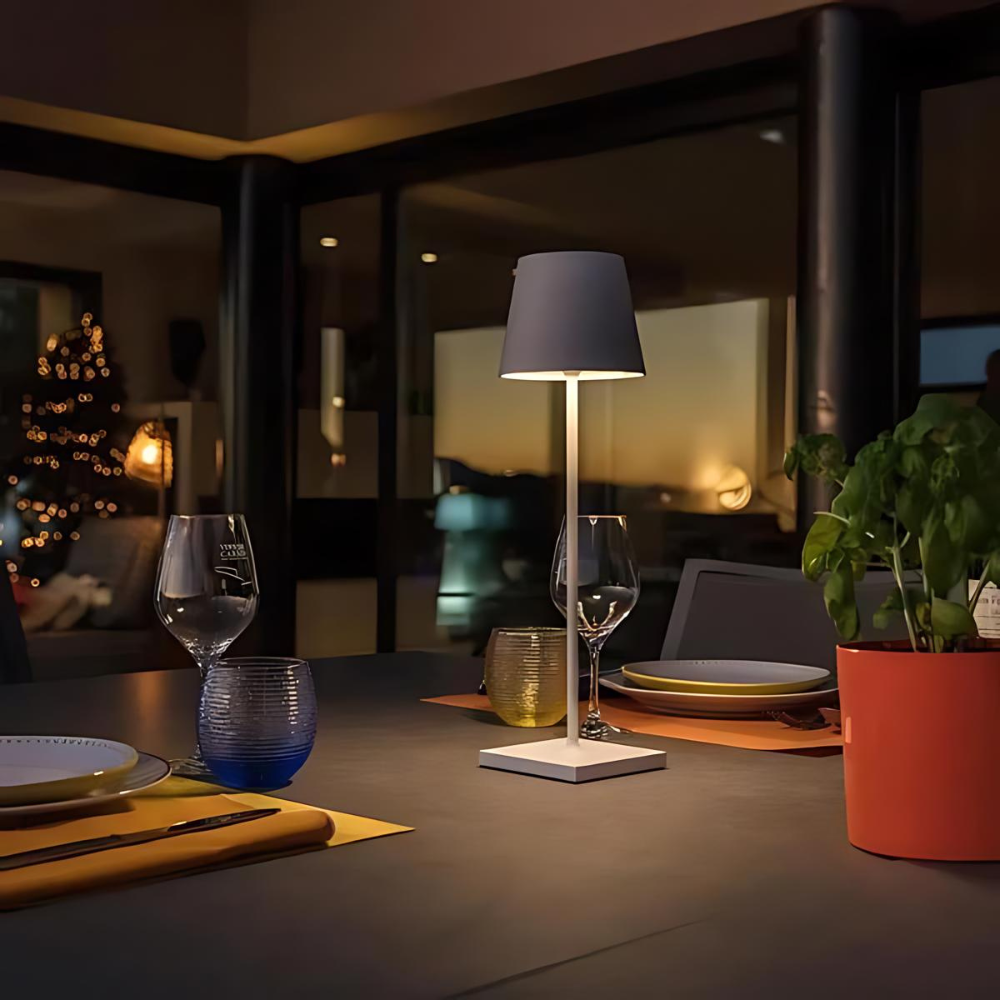 GoldGlow – Wireless Table Lamp with Luxury Design