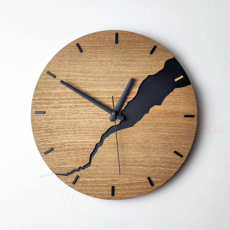 NordicCrack – Unique Wall Clock with Rustic Elegance and Cracked Wood Finish