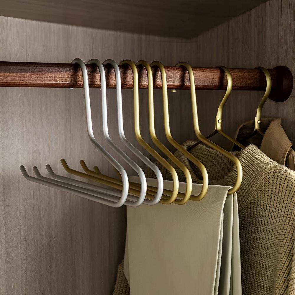 LumeForm Luxe Metal Clothes Hangers – Stylish Organization for a Refined Wardrobe
