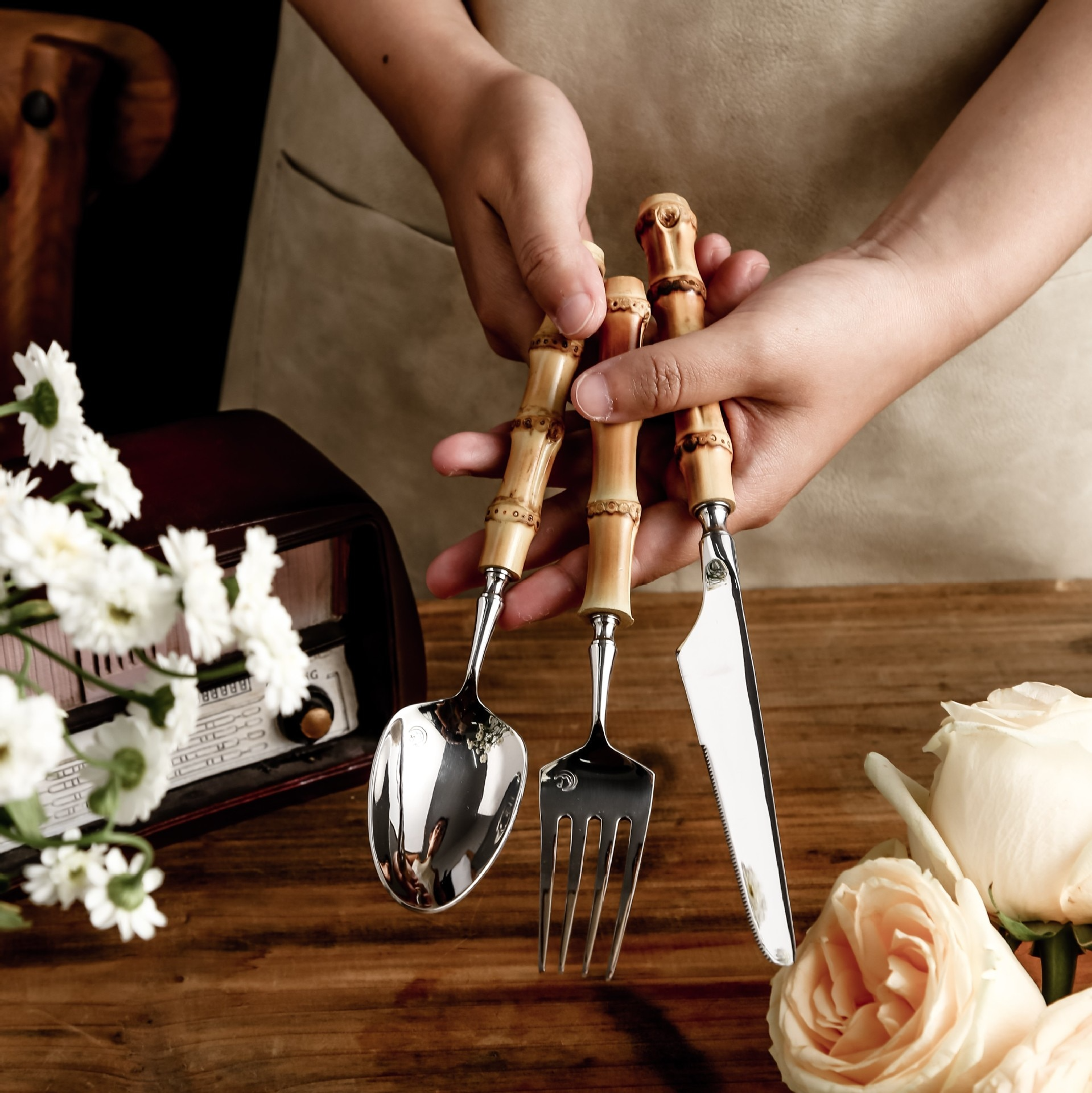 BambooElegance – Luxe Bestekset met Natuurlijke Bamboe Accenten voor een Duurzaam Diner