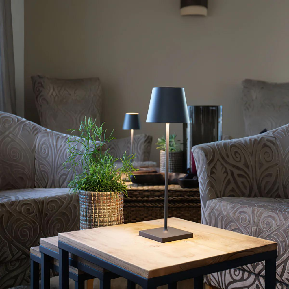 GoldGlow – Wireless Table Lamp with Luxury Design