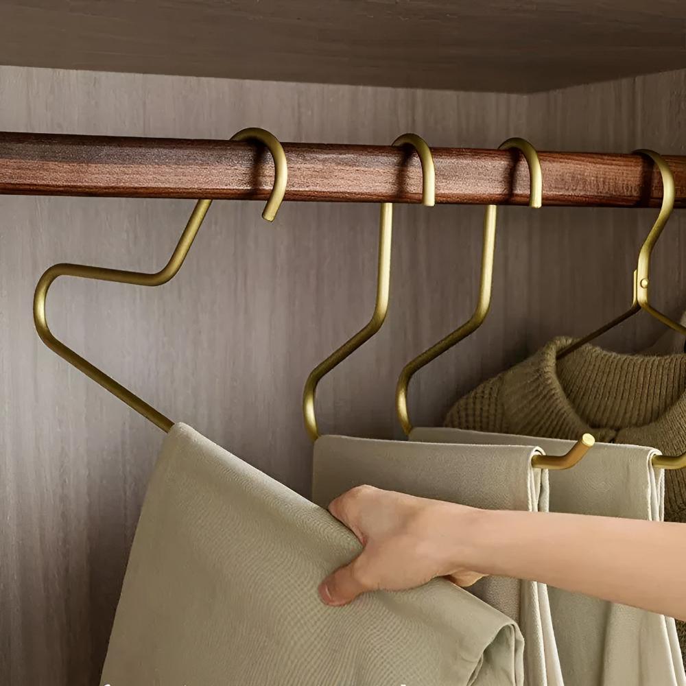 LumeForm Luxe Metal Clothes Hangers – Stylish Organization for a Refined Wardrobe