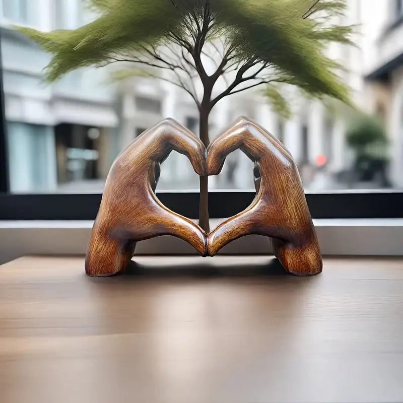 HeartEvoke – Elegant Resin Sculpture for Timeless Romance