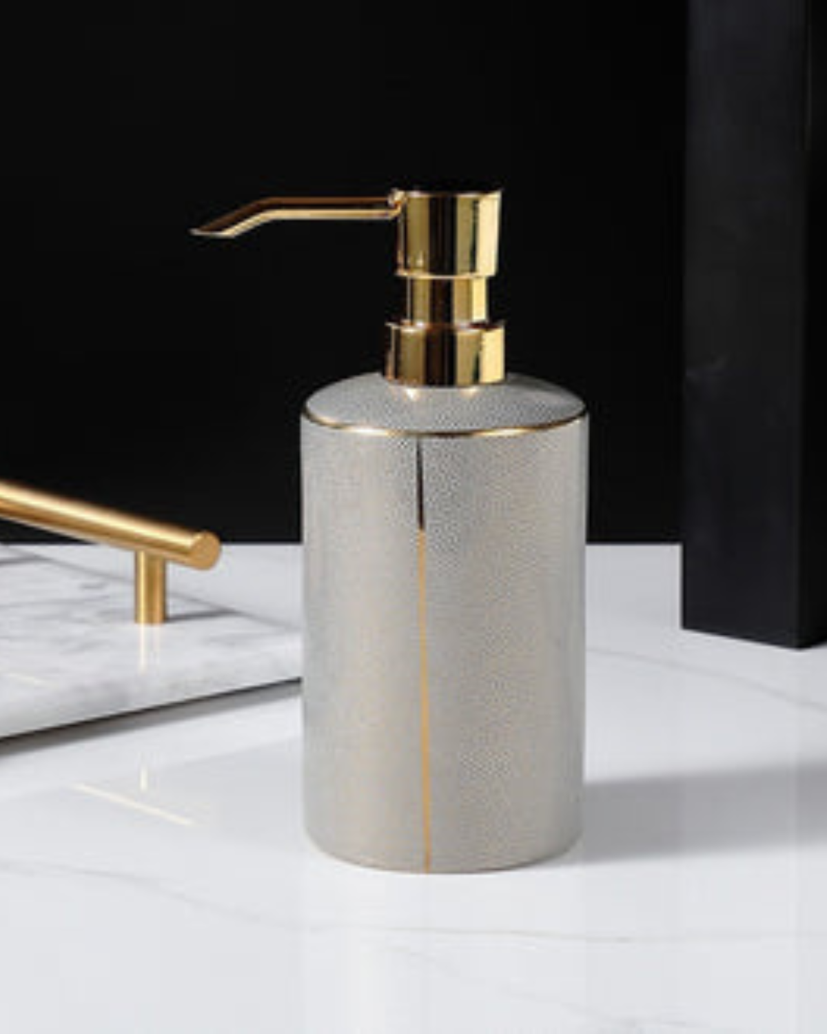 Opulisse – Luxury Bathroom Set with Refined Texture and Golden Accents