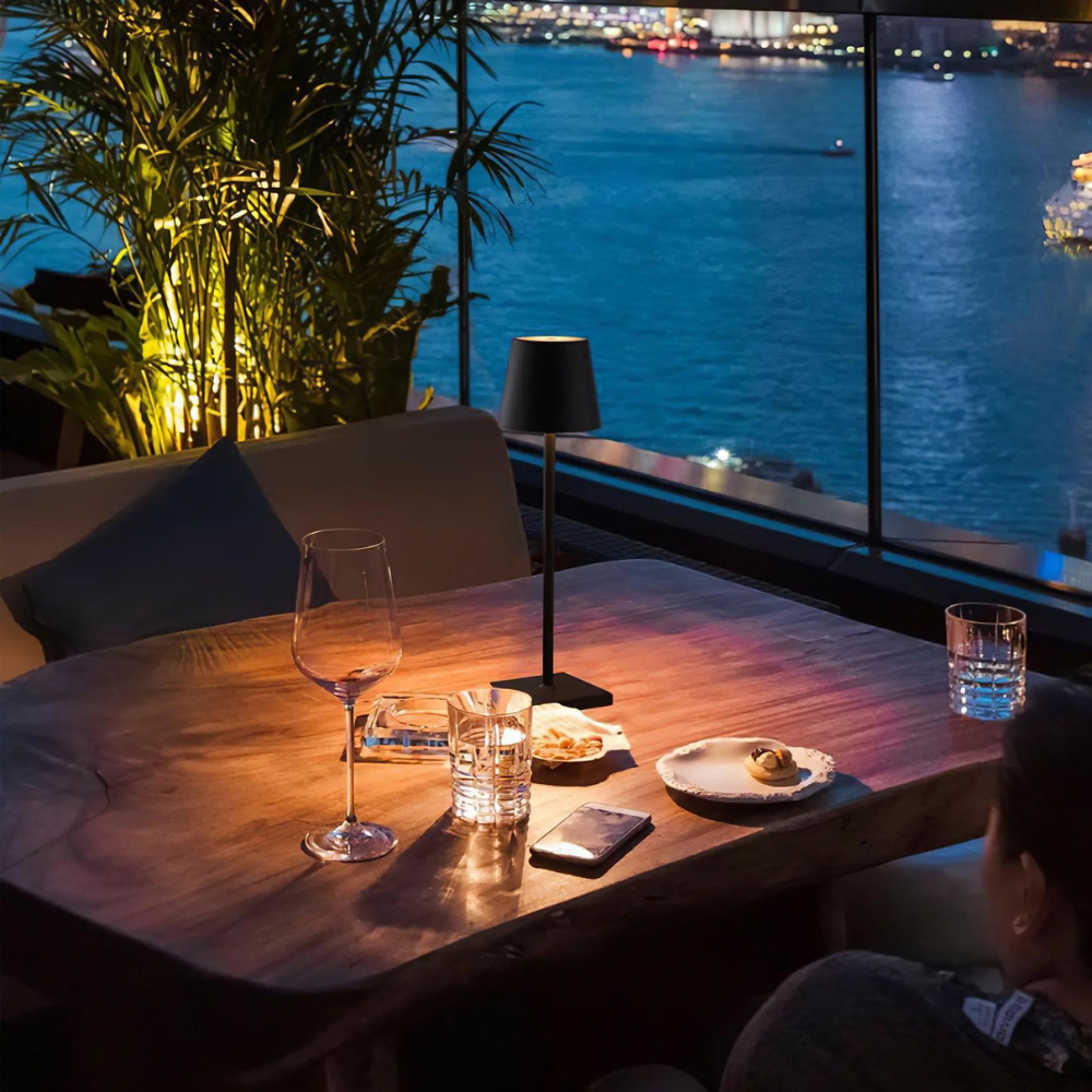 GoldGlow – Wireless Table Lamp with Luxury Design