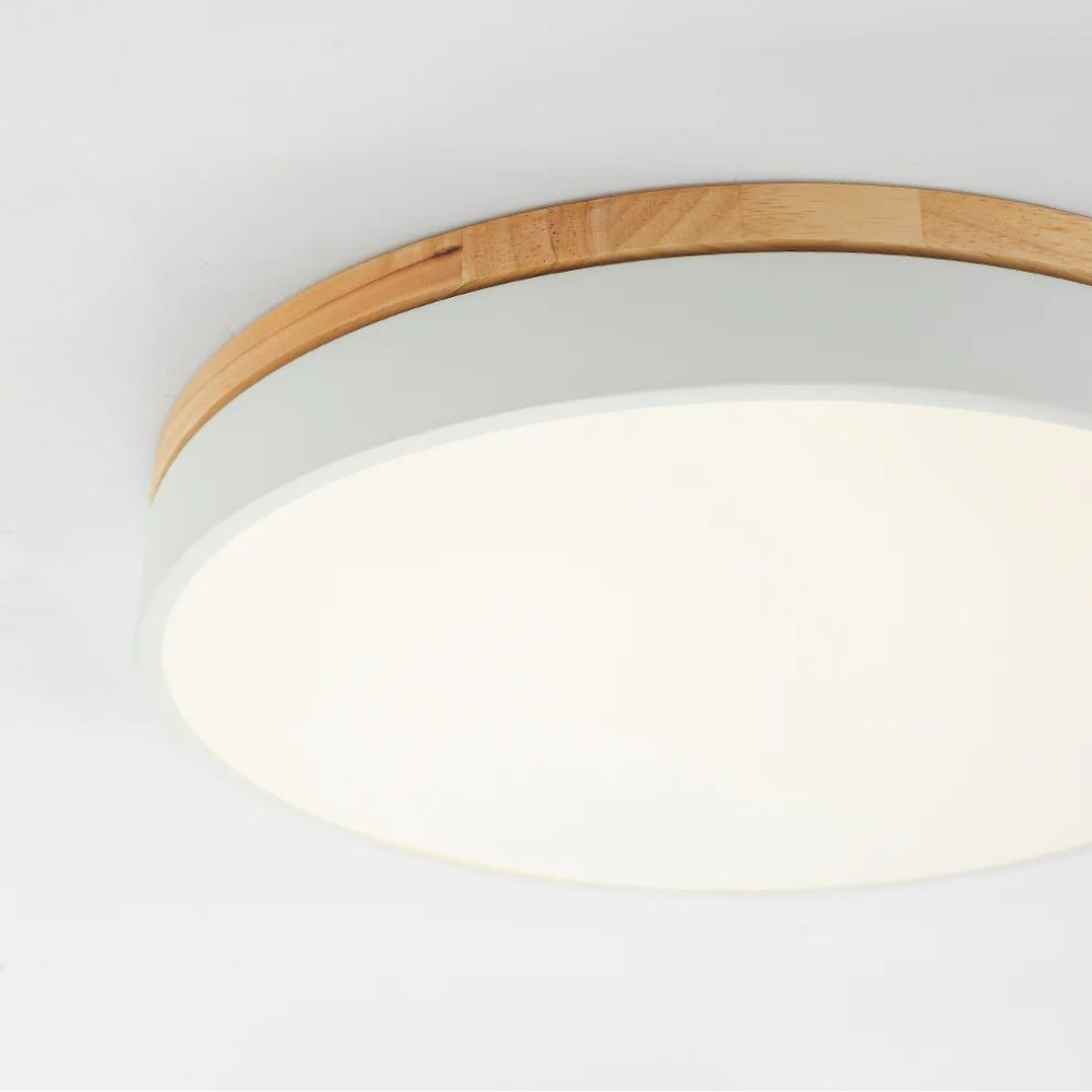 ScandiLuxe – Ceiling Lamp with Natural Wood and Minimalist Elegance