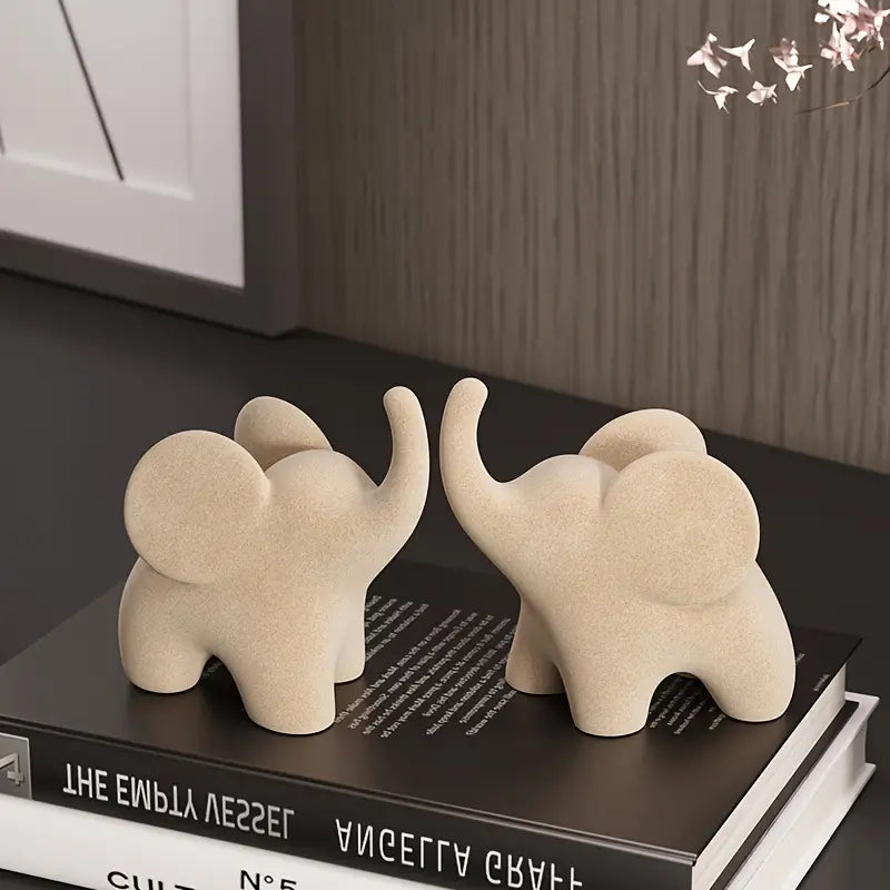 Figurine stylisée d’éléphant en résine avec finition velours floqué