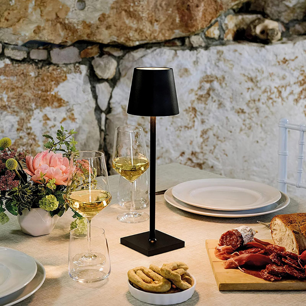 GoldGlow – Wireless Table Lamp with Luxury Design