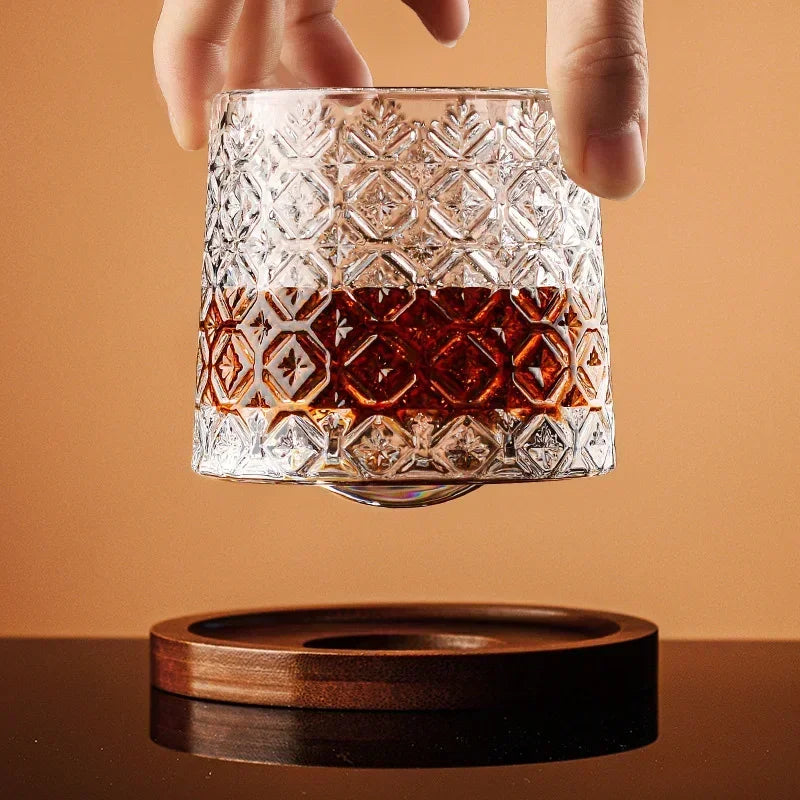 Set de verres à whisky en cristal avec sous-verre en bois et motif taillé