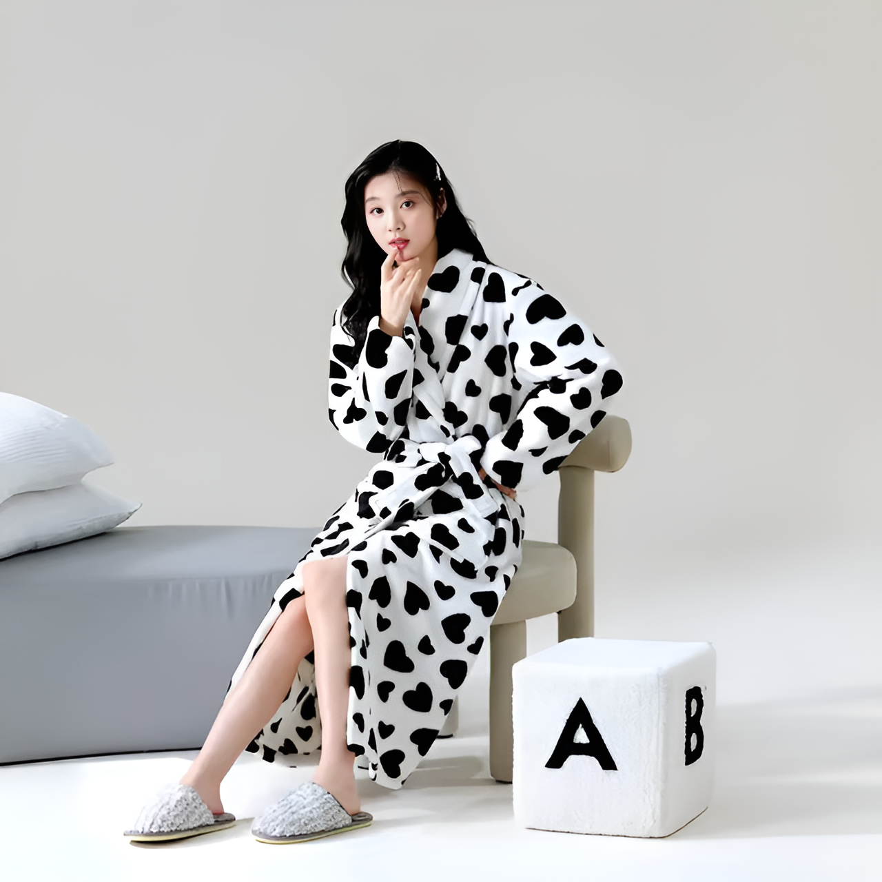 Wellness – Luxe Fleece Bathrobe with Elegant Sherpa Details for Ultimate Home Comfort