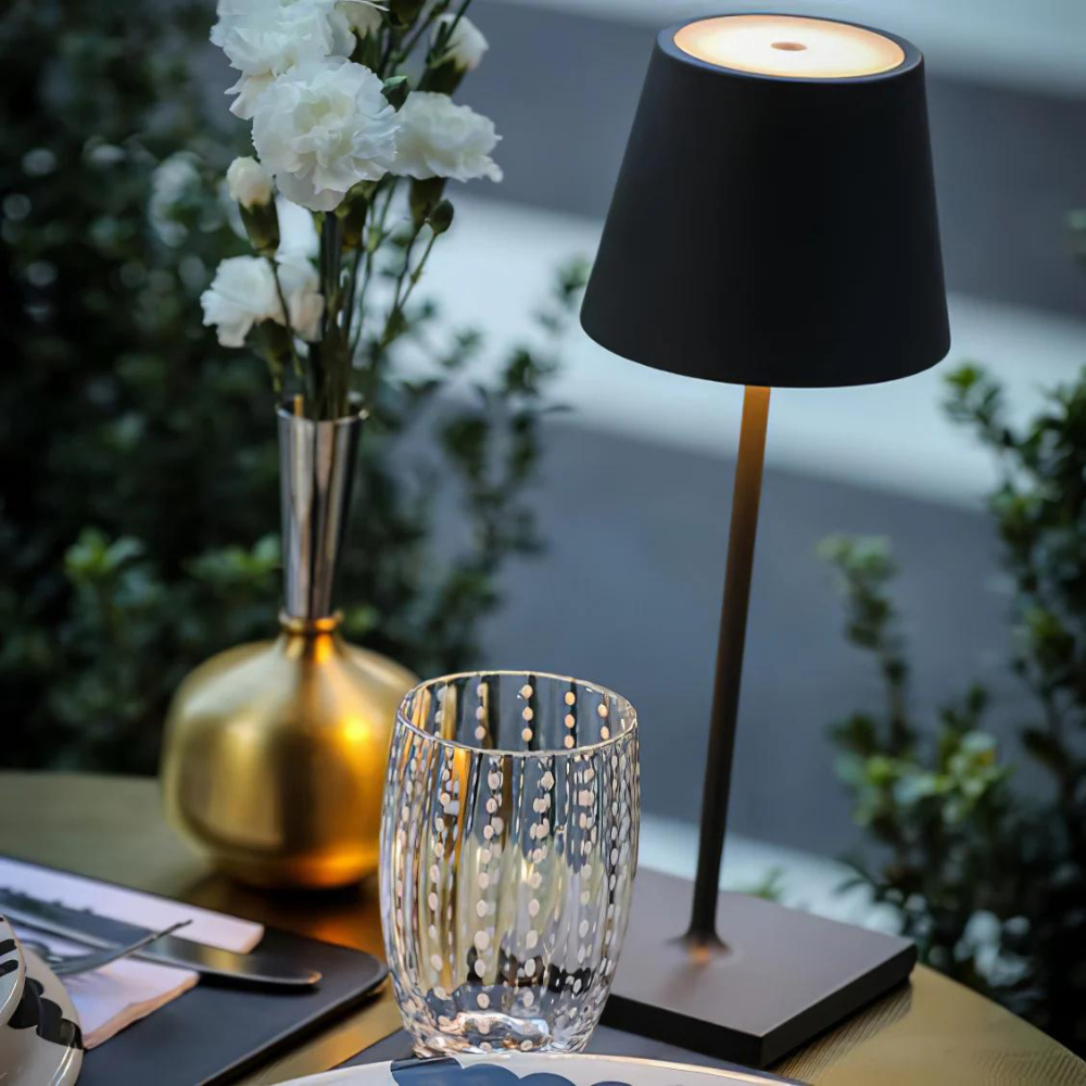 GoldGlow – Wireless Table Lamp with Luxury Design