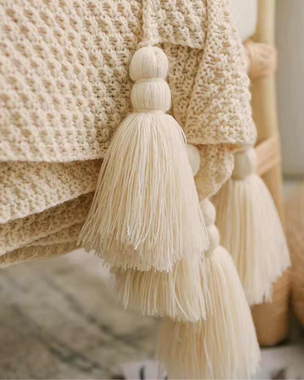 Rêve Maison – Luxury Knitted Throw with Subtle Fringe Details