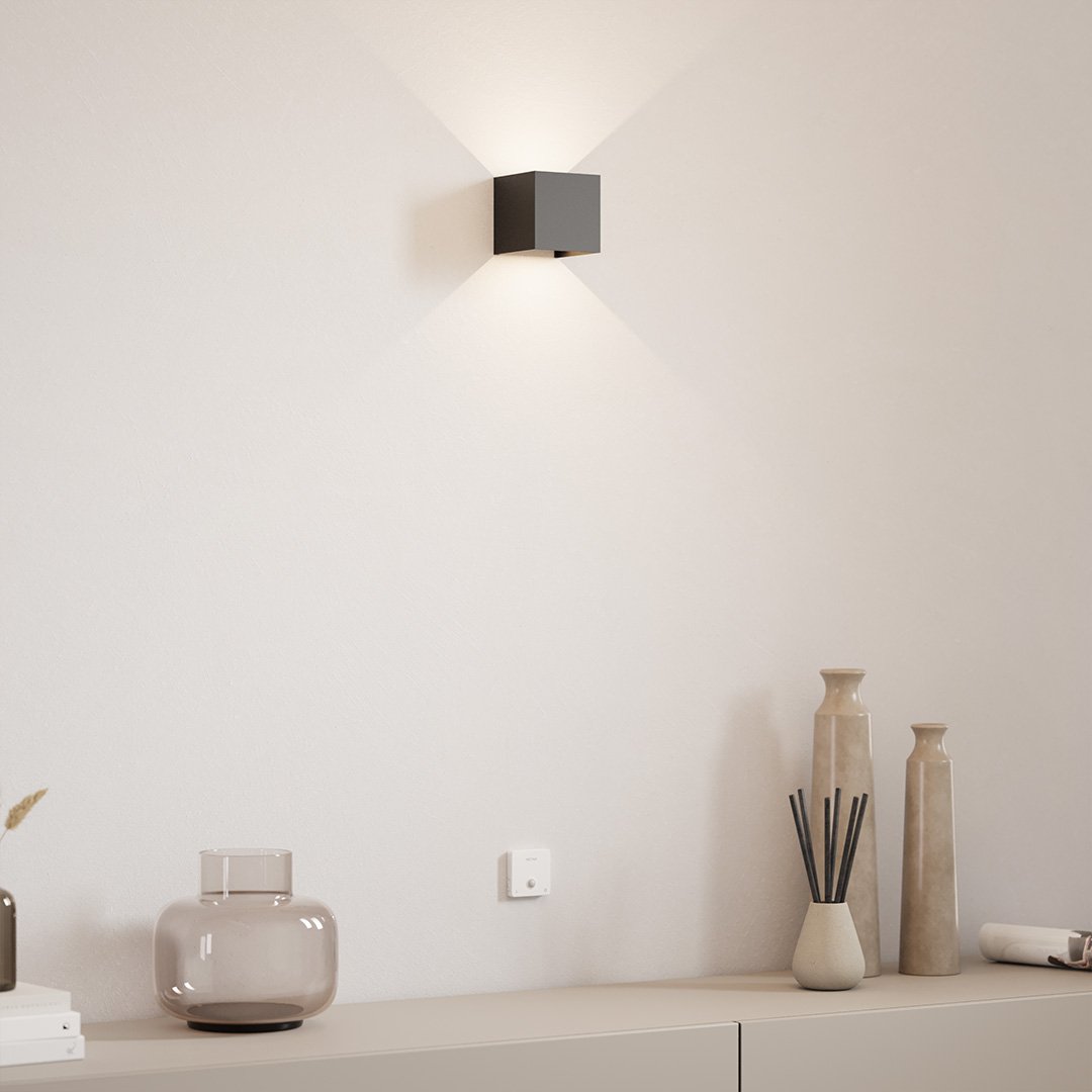 Xena – LED Wall Lamp with Adjustable Light Valves