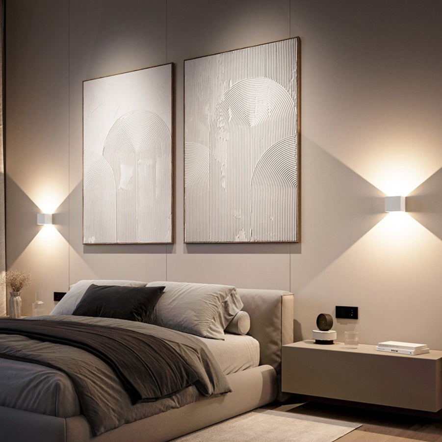 Xena – LED Wall Lamp with Adjustable Light Valves