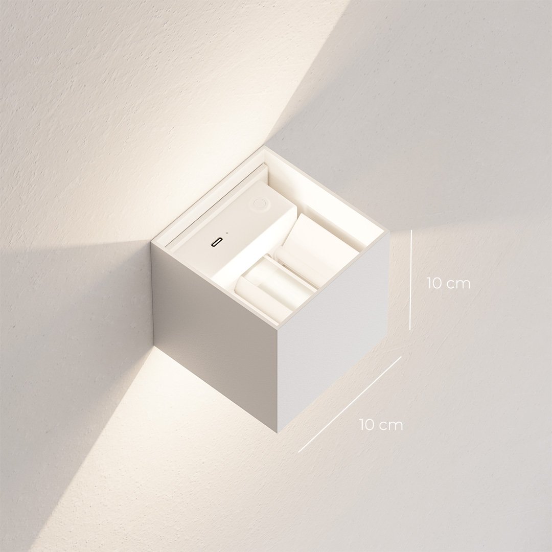 Xena – LED Wall Lamp with Adjustable Light Valves