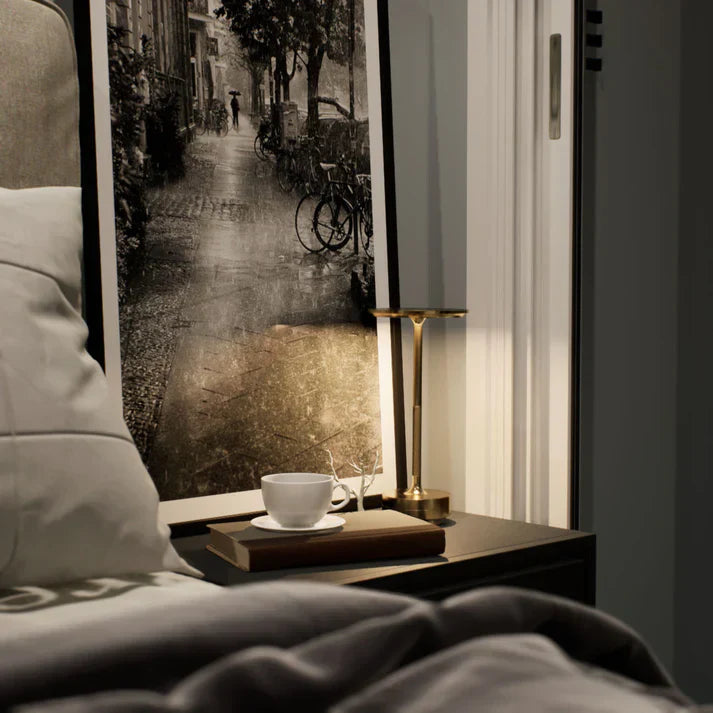 SavoyLuxe – Table Lamp with Timeless Design and Advanced Functions
