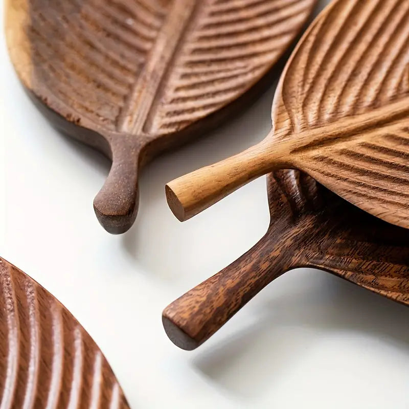 LeafLuxe Wooden Serving Platter – Organic Design for a Stylish Table Setting