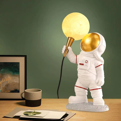 AstroGlow – Luxury Astronaut Table Lamp with Cosmic Elegance