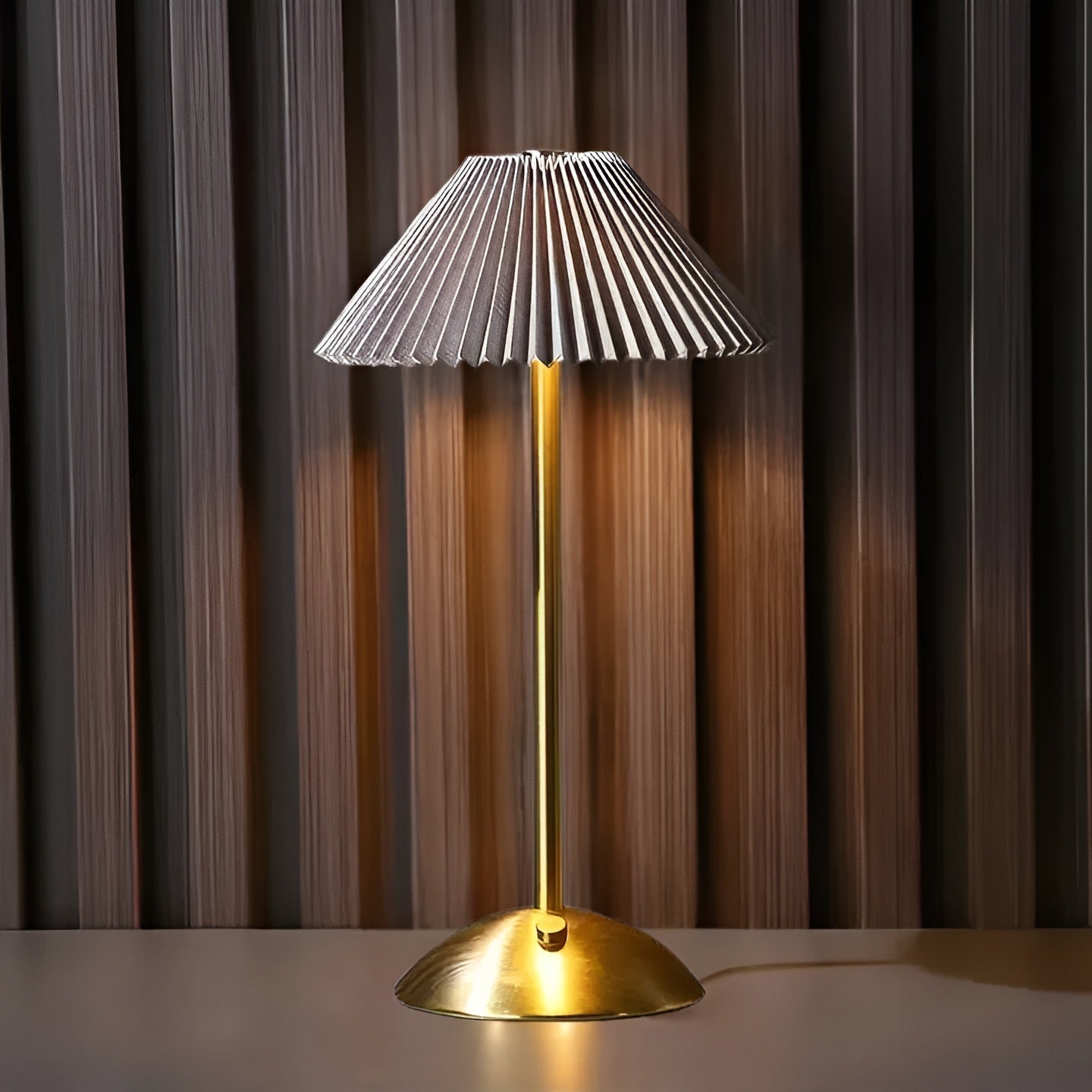LumiFlex – Wireless Table Lamp with Elegant Design and Adjustable LED Lighting