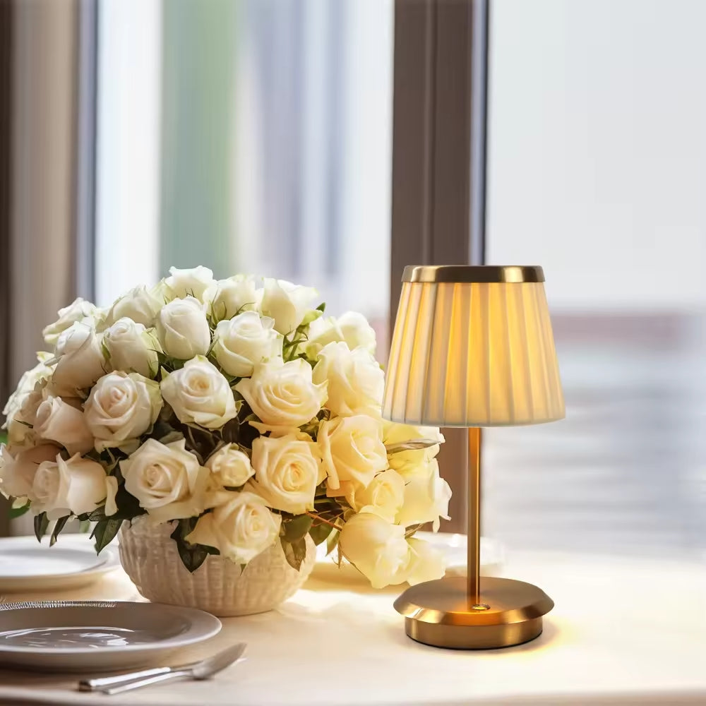 LumiClass – Elegant Table Lamp with a Timeless Look