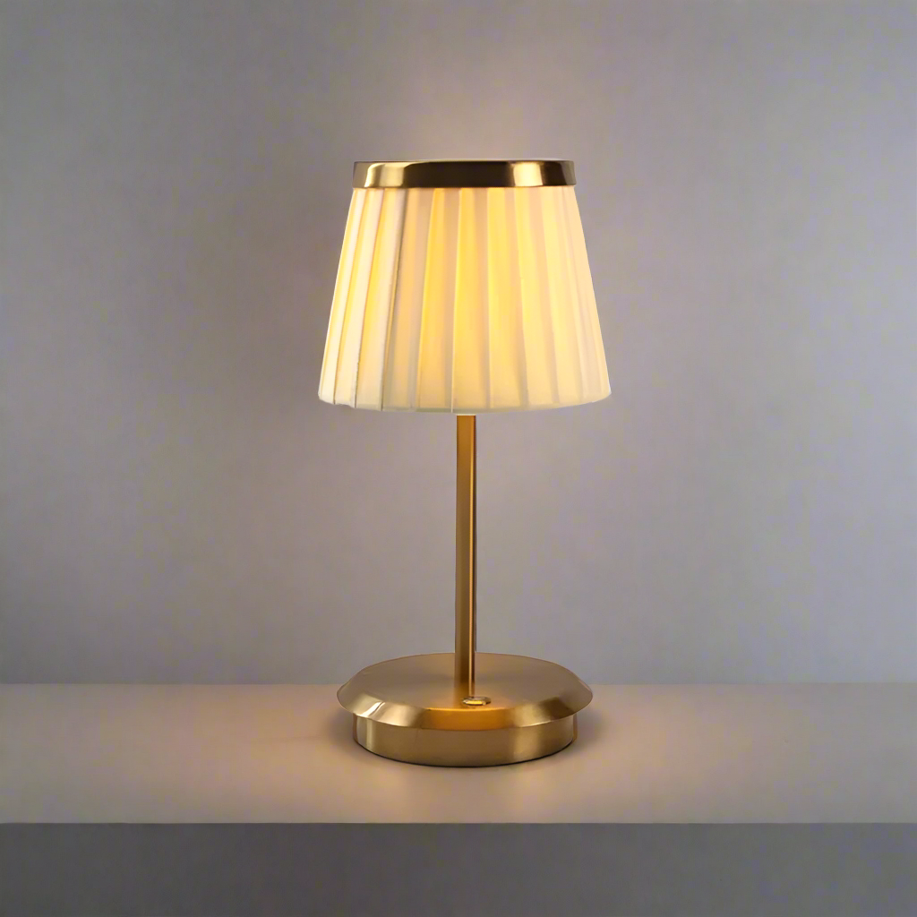 LumiClass – Elegant Table Lamp with a Timeless Look
