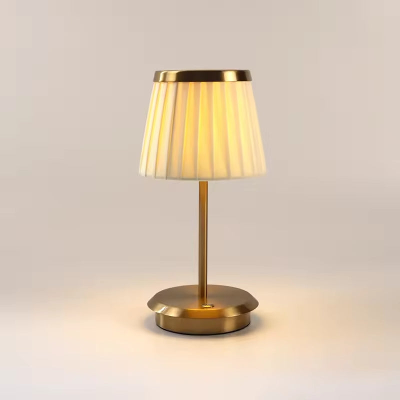 LumiClass – Elegant Table Lamp with a Timeless Look