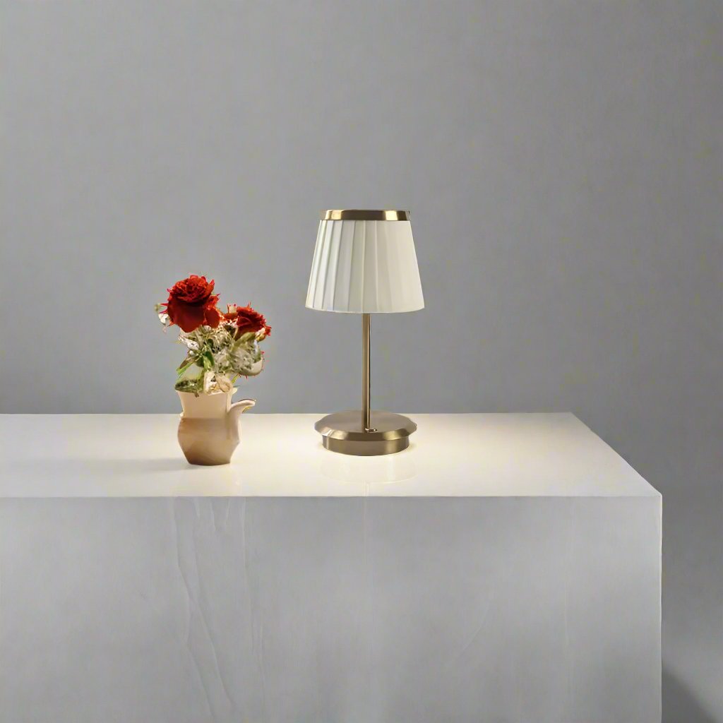 LumiClass – Elegant Table Lamp with a Timeless Look