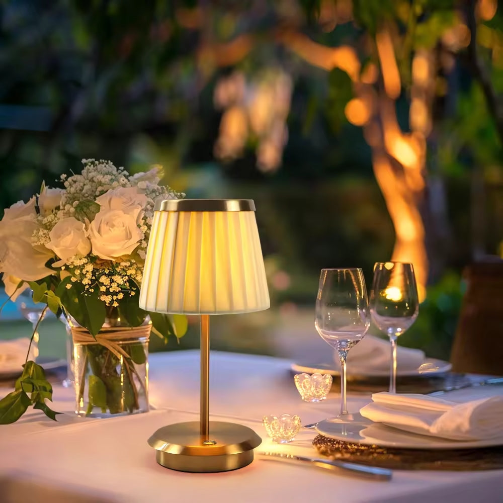 LumiClass – Elegant Table Lamp with a Timeless Look