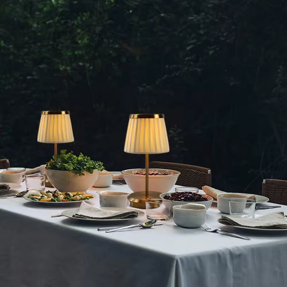 LumiClass – Elegant Table Lamp with a Timeless Look