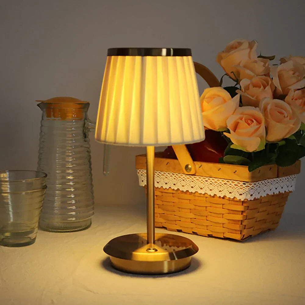 LumiClass – Elegant Table Lamp with a Timeless Look