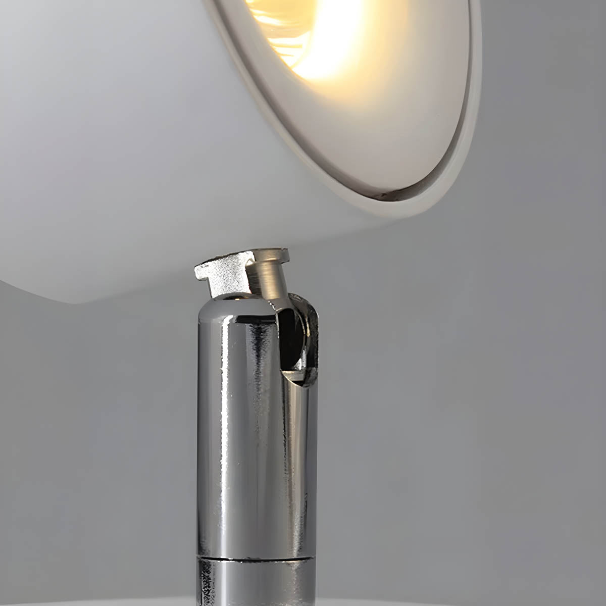 LumiFlex – Dimmable Wall Lamp with Minimalist Design and Rotatable Head