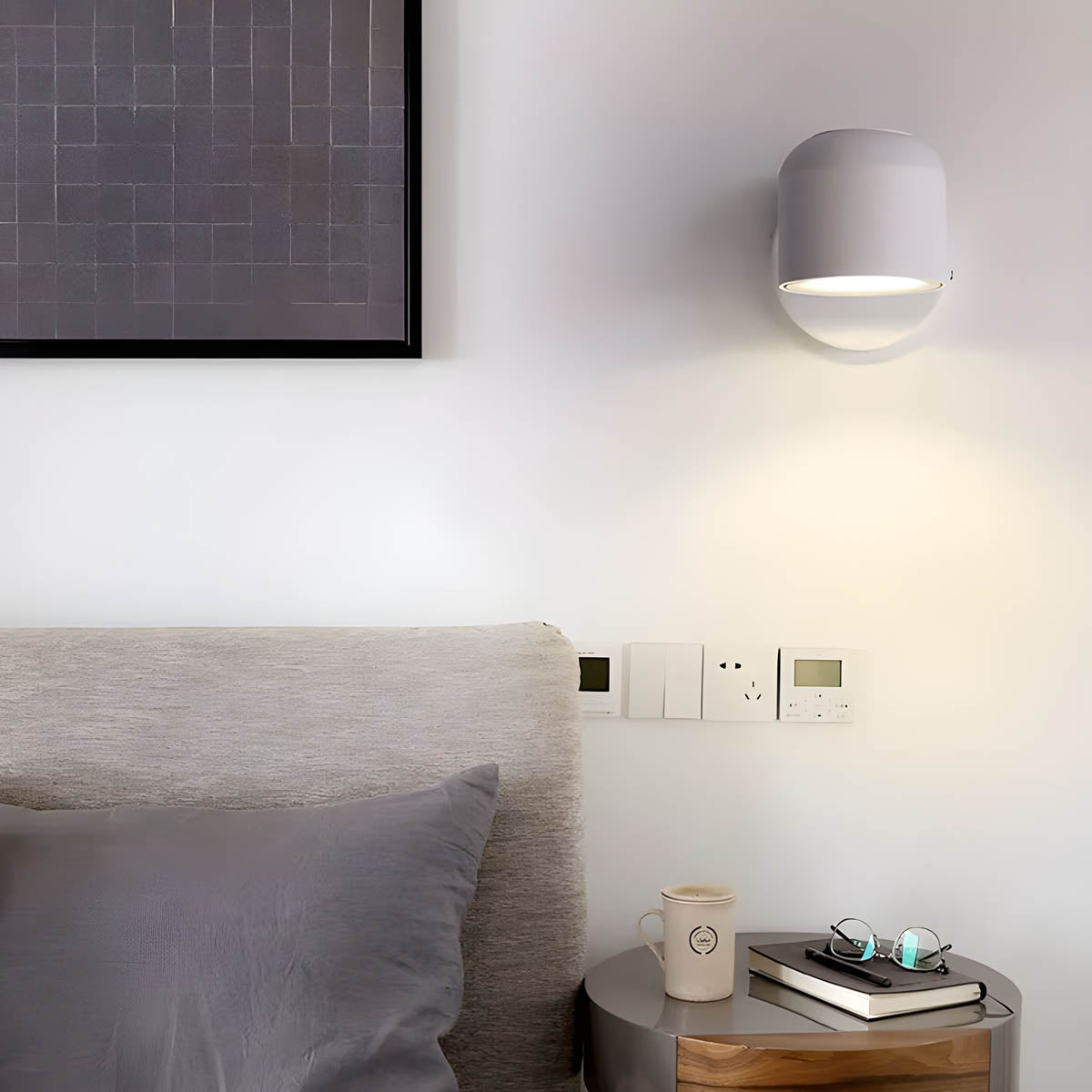 LumiFlex – Dimmable Wall Lamp with Minimalist Design and Rotatable Head