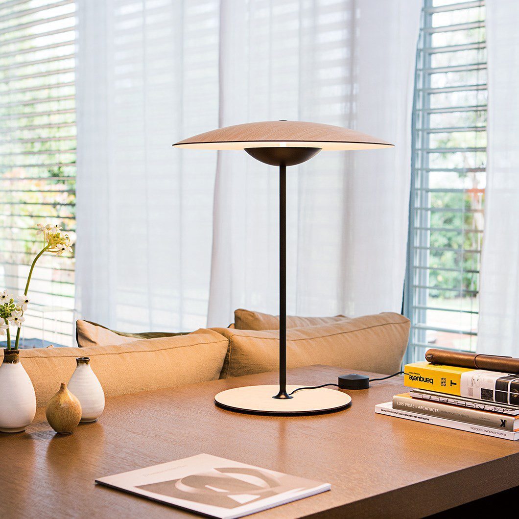 GingerGlow – Modern Table Lamp with Luxurious Lighting