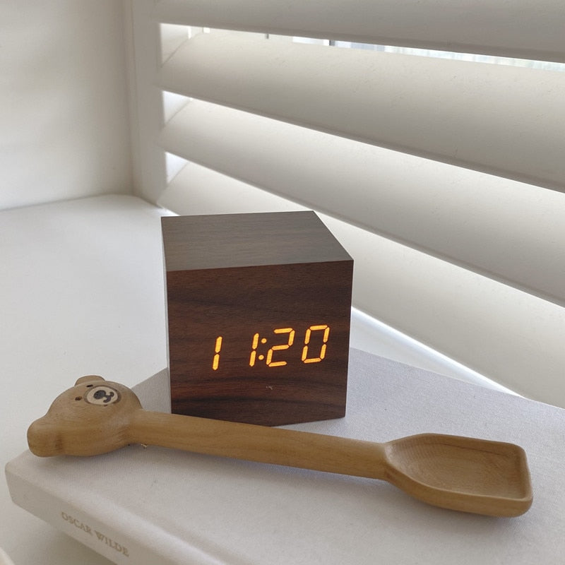 TempoWood – Digital Wooden Clock with Time, Date & Temperature Display