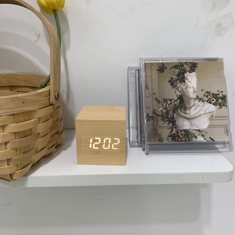 TempoWood – Digital Wooden Clock with Time, Date & Temperature Display