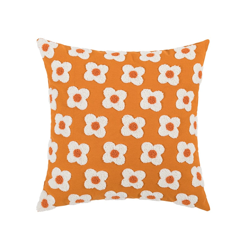 BlossomLuxe – Geborduurde Lumbar Kussenhoes met Speelse Madeliefjes