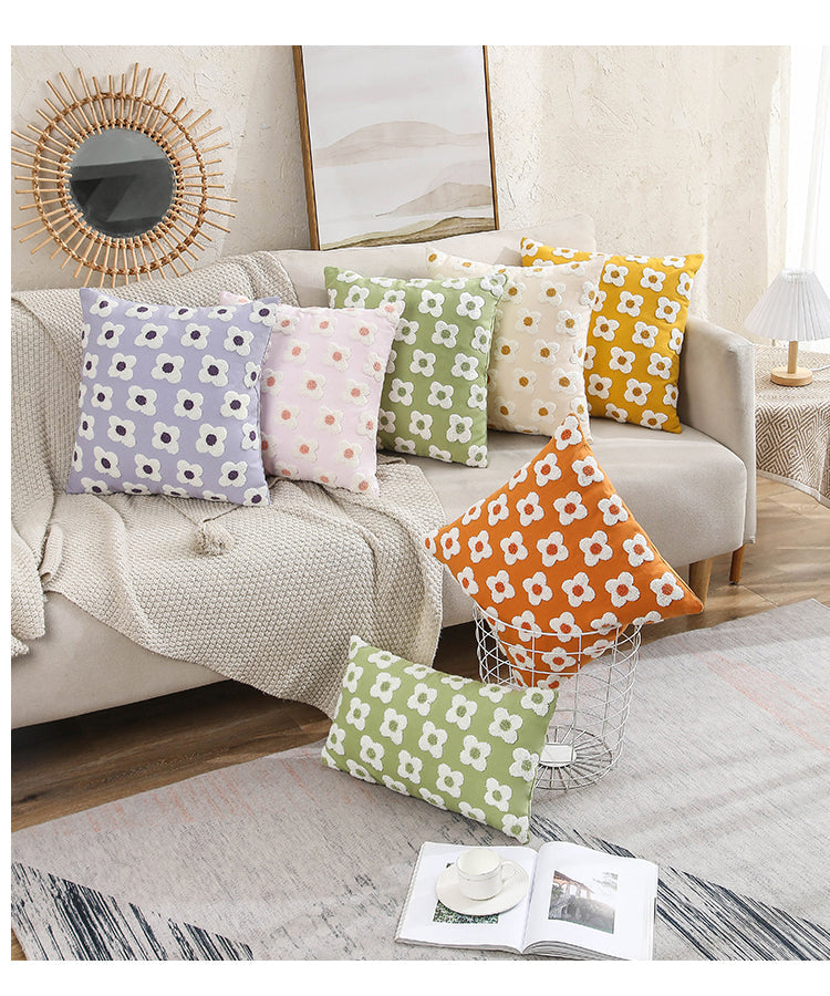 BlossomLuxe – Geborduurde Lumbar Kussenhoes met Speelse Madeliefjes