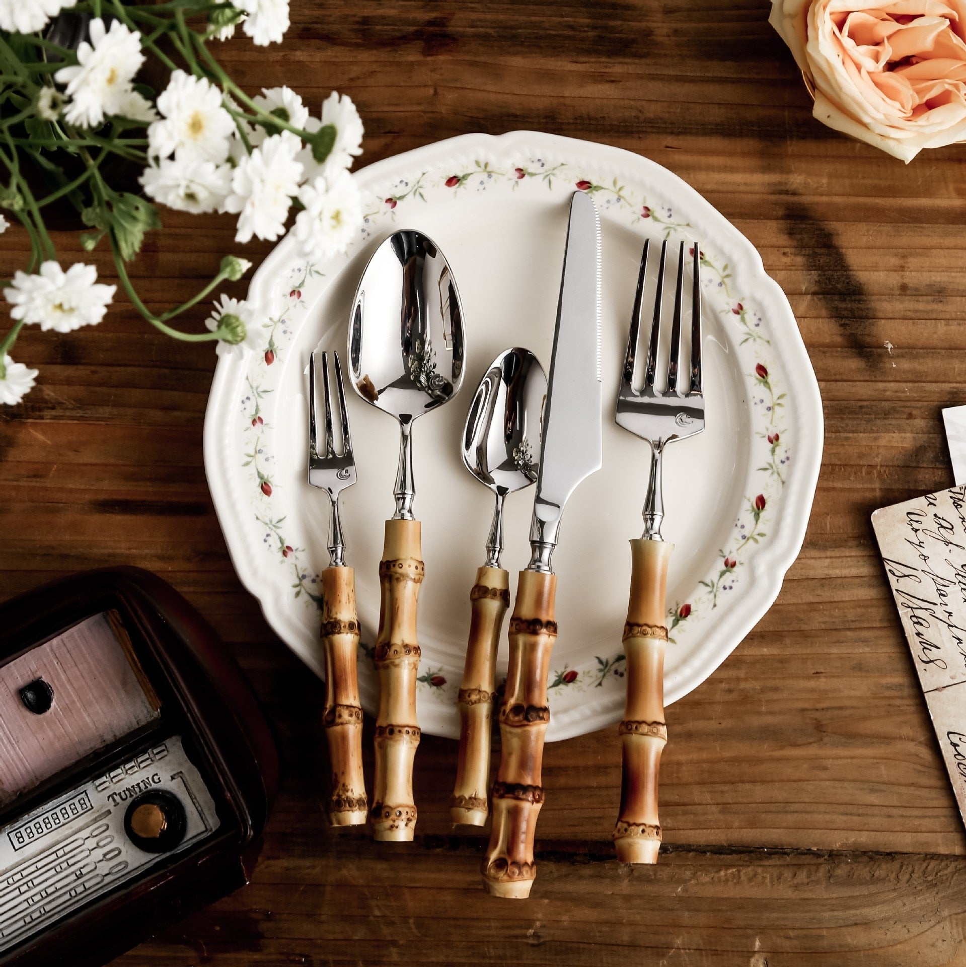BambooElegance – Luxe Bestekset met Natuurlijke Bamboe Accenten voor een Duurzaam Diner