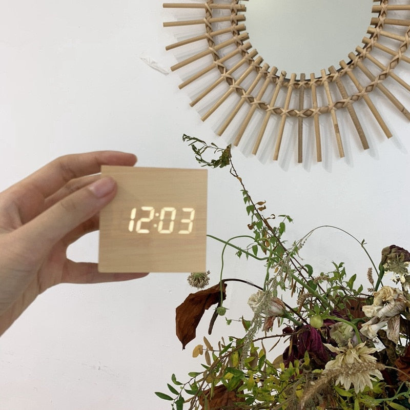 TempoWood – Digital Wooden Clock with Time, Date & Temperature Display