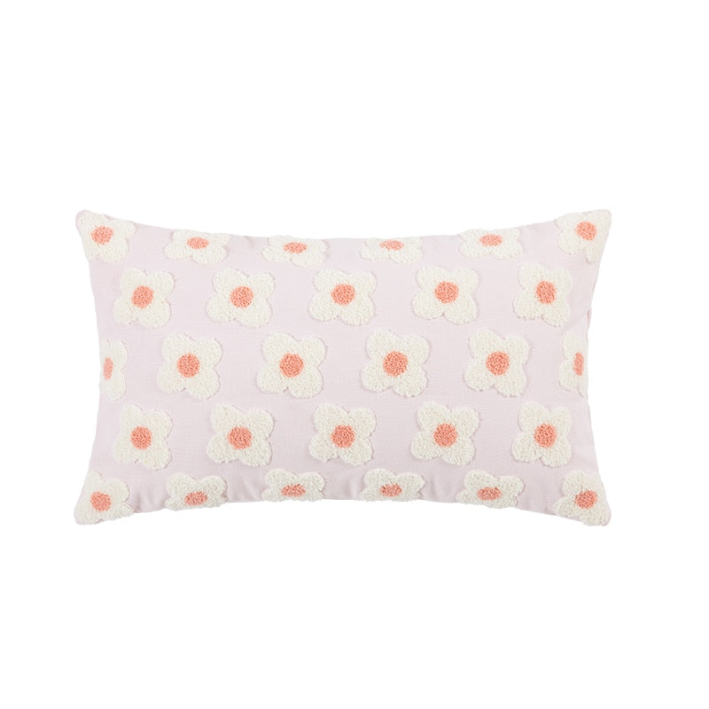 BlossomLuxe – Geborduurde Lumbar Kussenhoes met Speelse Madeliefjes
