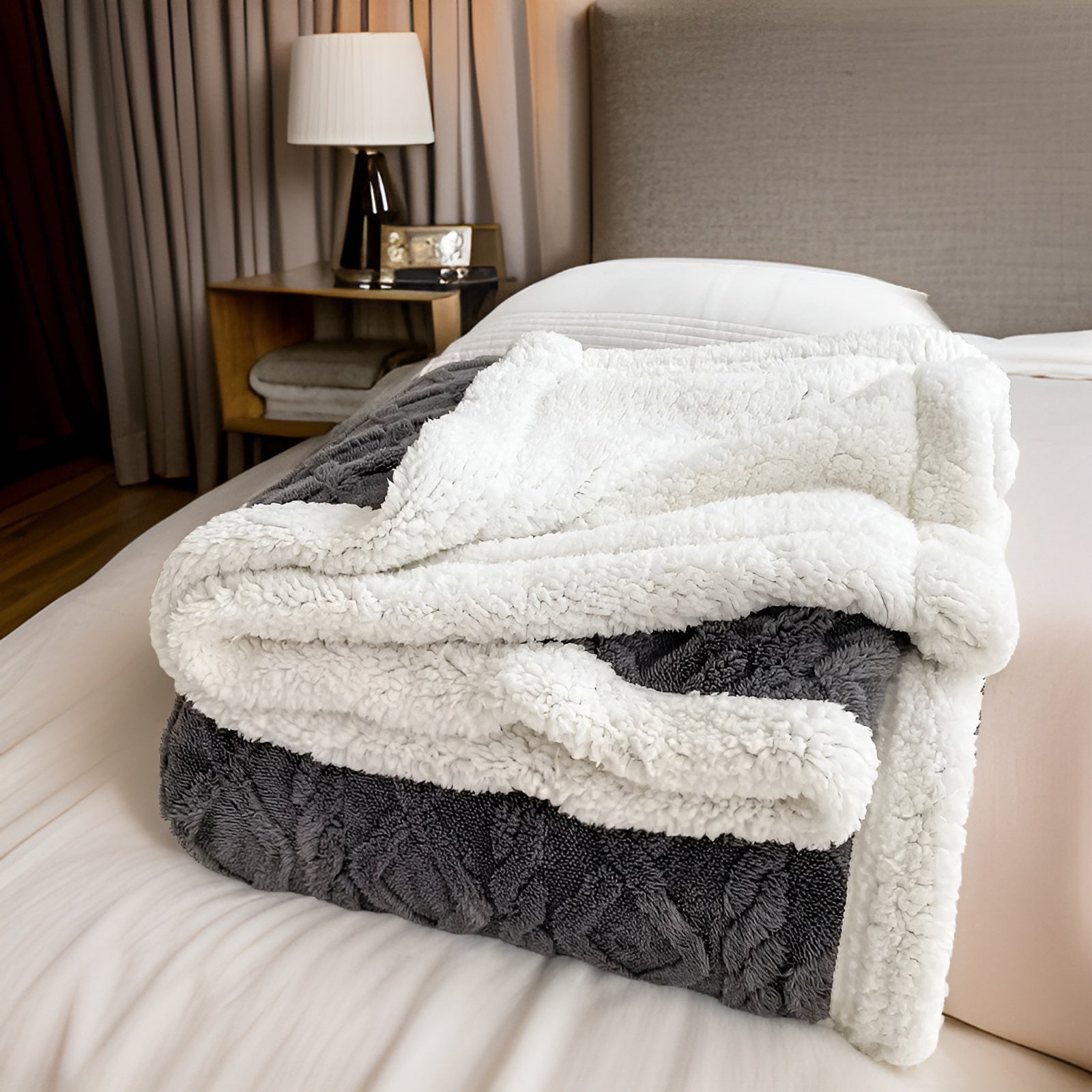 WarmHaven – Luxury Two-Sided Fleece Blanket for Ultimate Winter Comfort