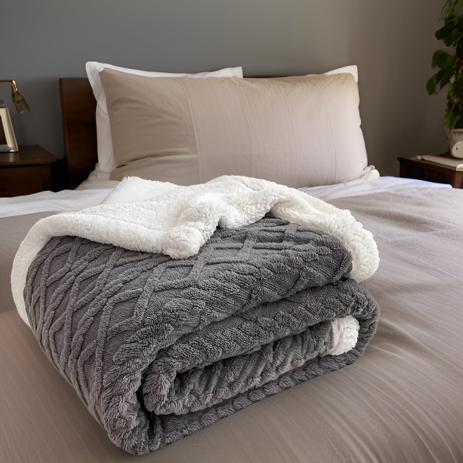 WarmHaven – Luxury Two-Sided Fleece Blanket for Ultimate Winter Comfort