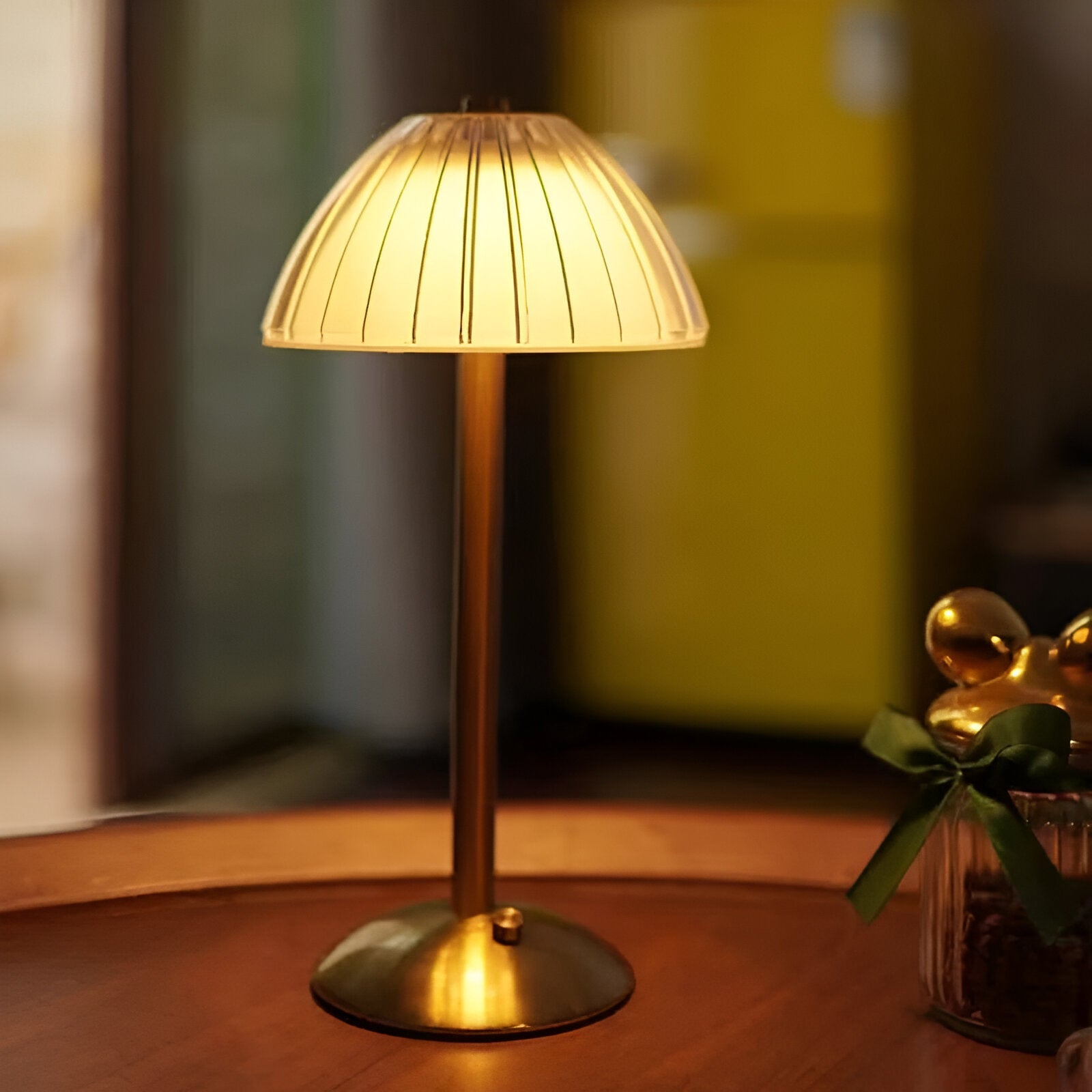 VintageGlow – Elegant Wireless Table Lamp with Timeless Design