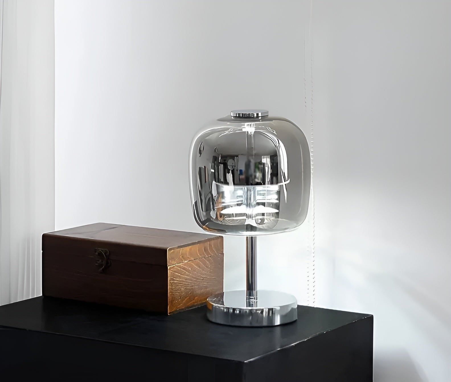 GlowSphere – Stylish Dimmable Table Lamp with Modern Elegance