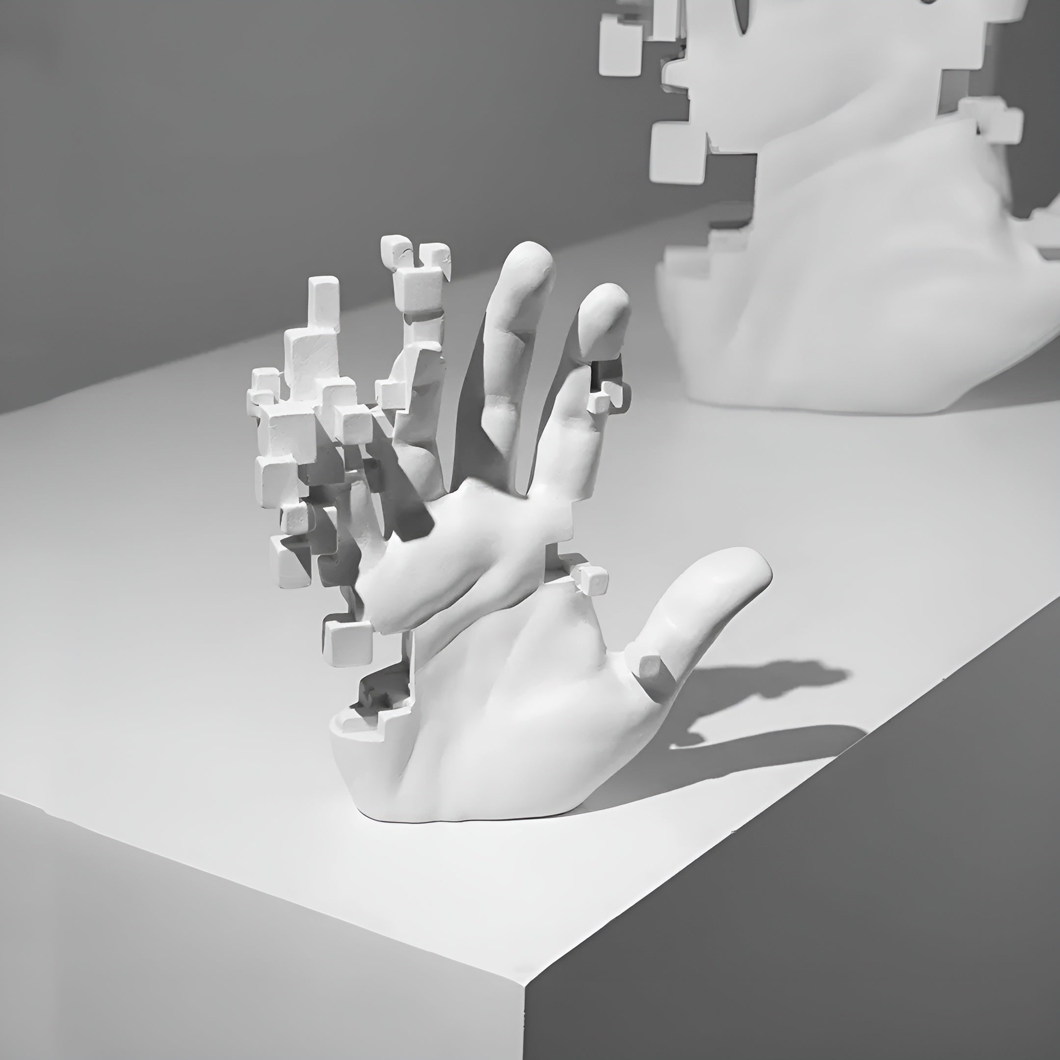 MosaicArt – Abstract Harz Hand Sculpture with Modern Elegance