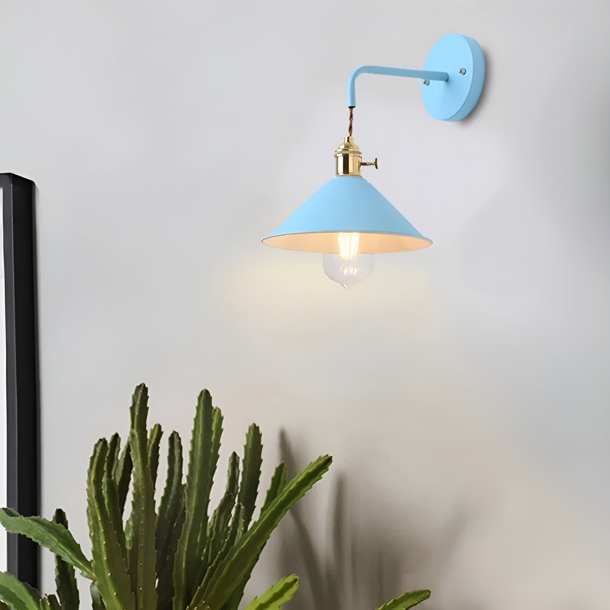 RetroGlow – Vintage-Inspiring Wall Lamp with Playful Elegance